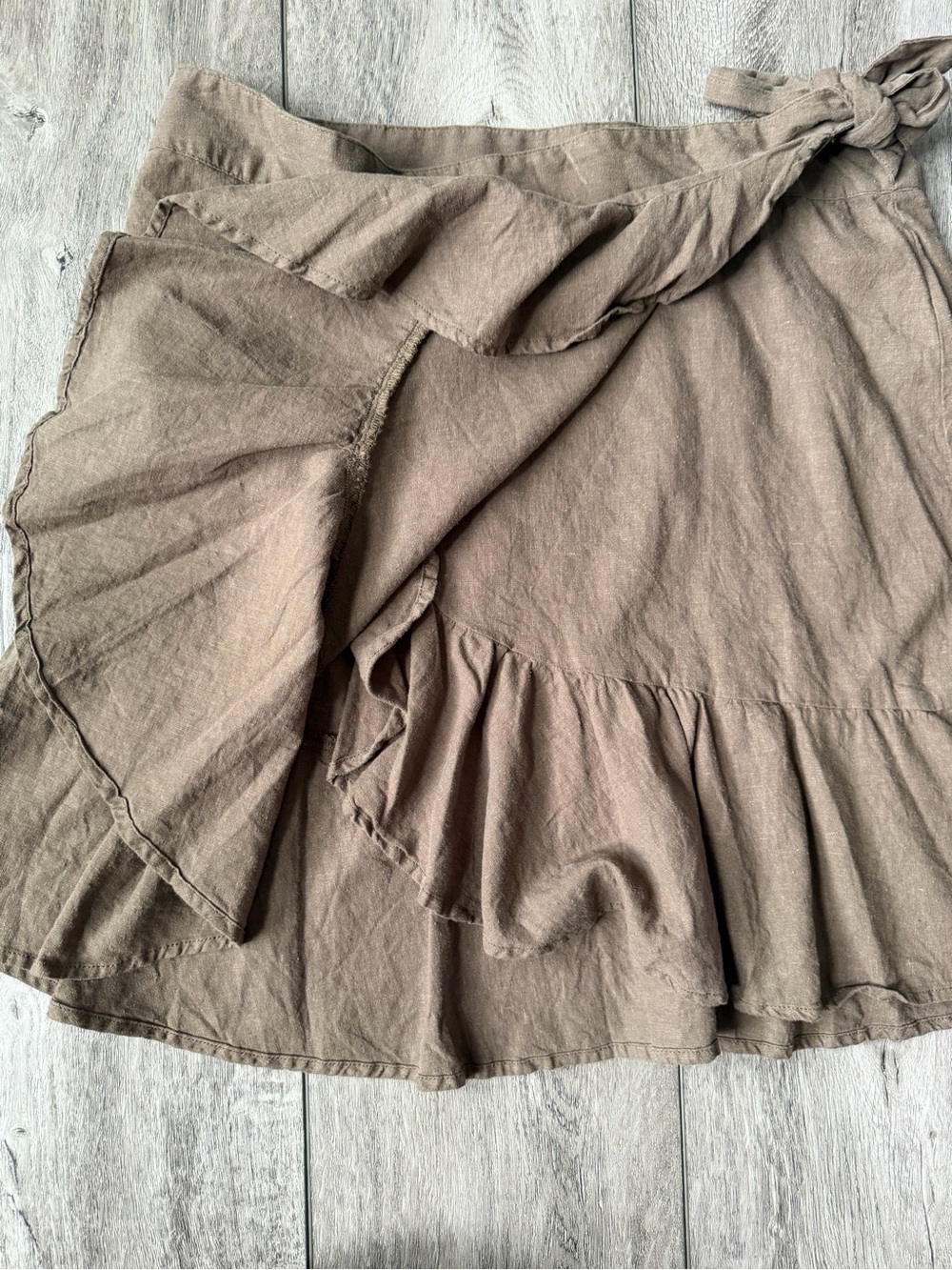 Free People- Tan Wrap Ruffle Linen Skirt- Summer Concert Ready! - Picture 4 of 9